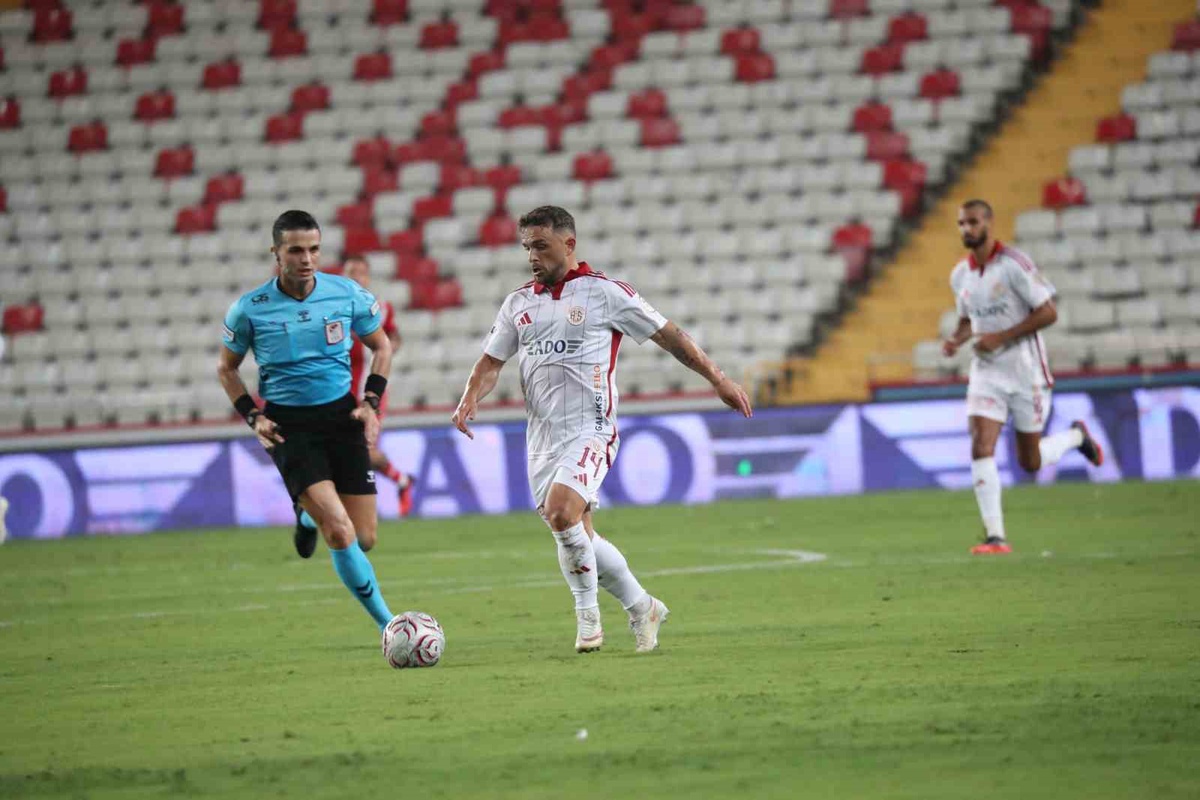 Antalyaspor sahasında Sivasspor\'a 2-1 yenildi; Antalya ekibi 6. haftada puan alamadı