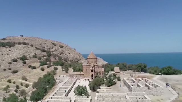 Van'daki Akdamar Adası'nda 14. ayin yapıldı; Patrik Maşalyan barış için dua etti