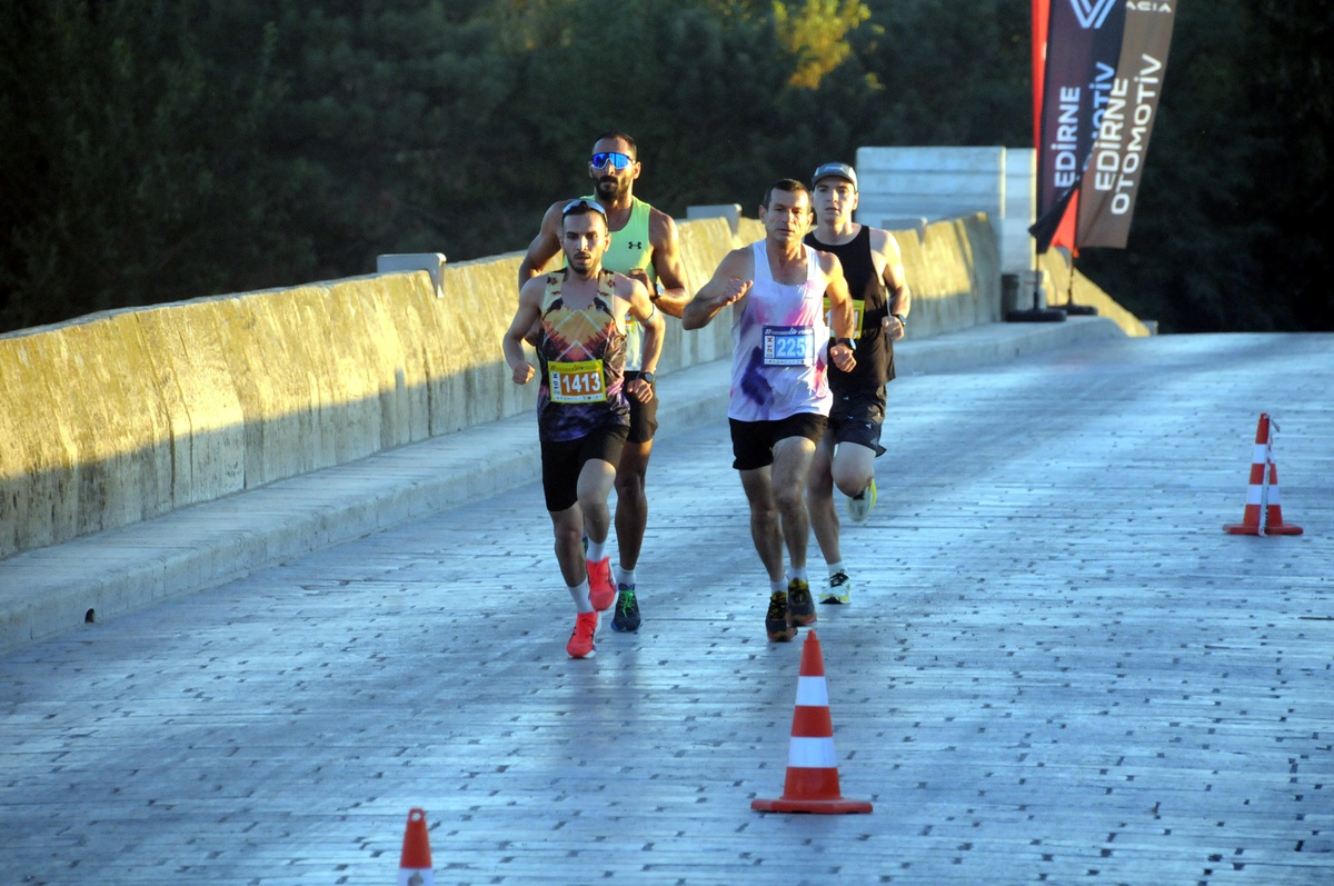 Edirne\'deki uluslararası maratonda 1071 sporcu Pazarkule Sınır Kapısı\'na kadar yarıştı
