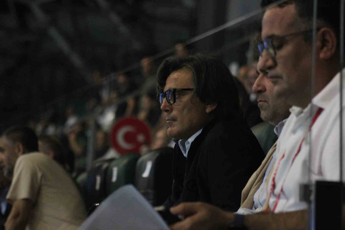 A Milli Takım Teknik Direktörü Montella, Kocaelispor-Samsunspor maçını tribünden izledi