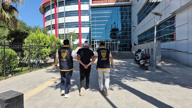 Adıyaman'da kavgayı ayırmak isteyen kişiyi bıçakladı, tutuklandı
