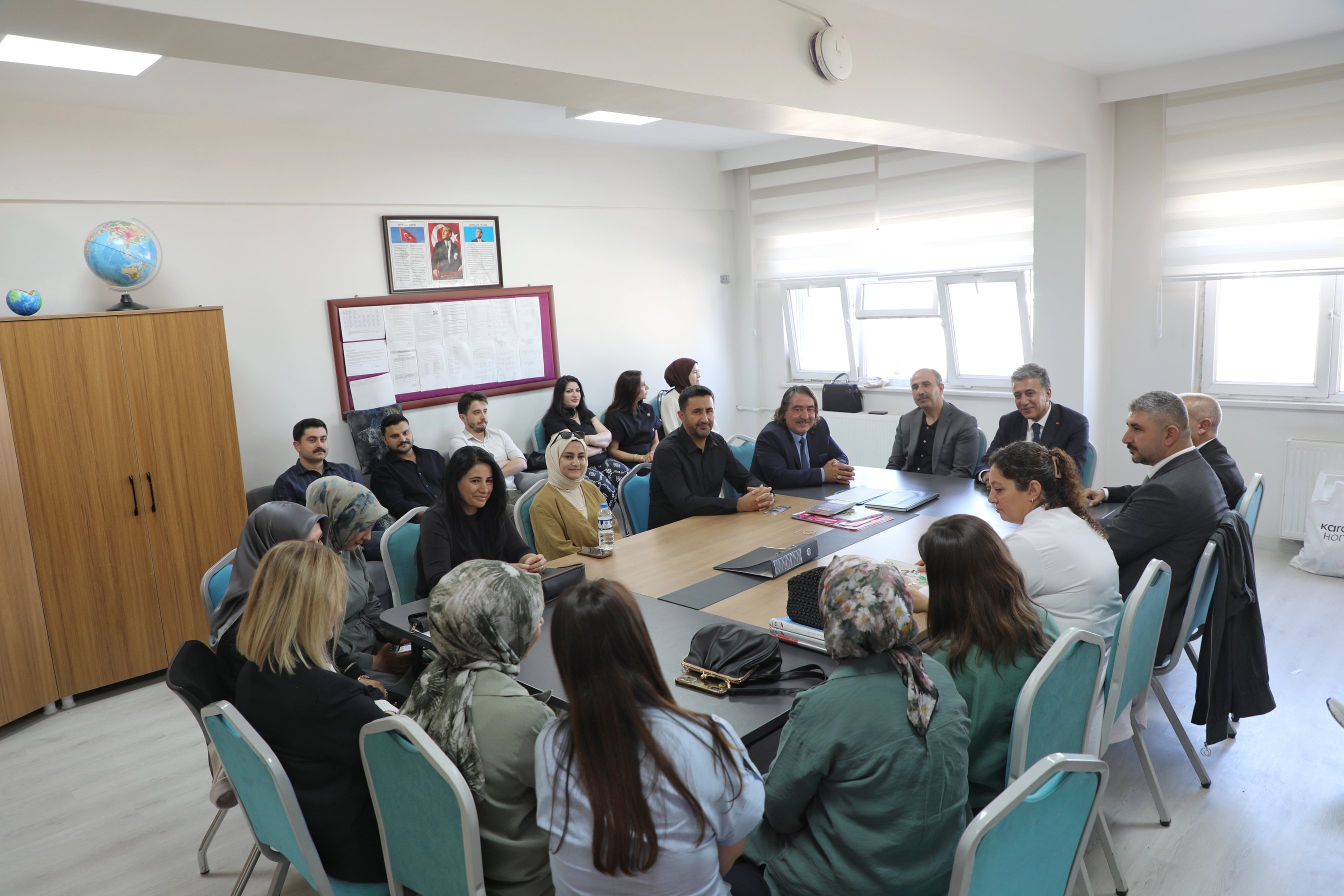 Ağrı'da öğrencilerin uyum haftası, İl Milli Eğitim Müdürü'nün ziyaretiyle başladı
