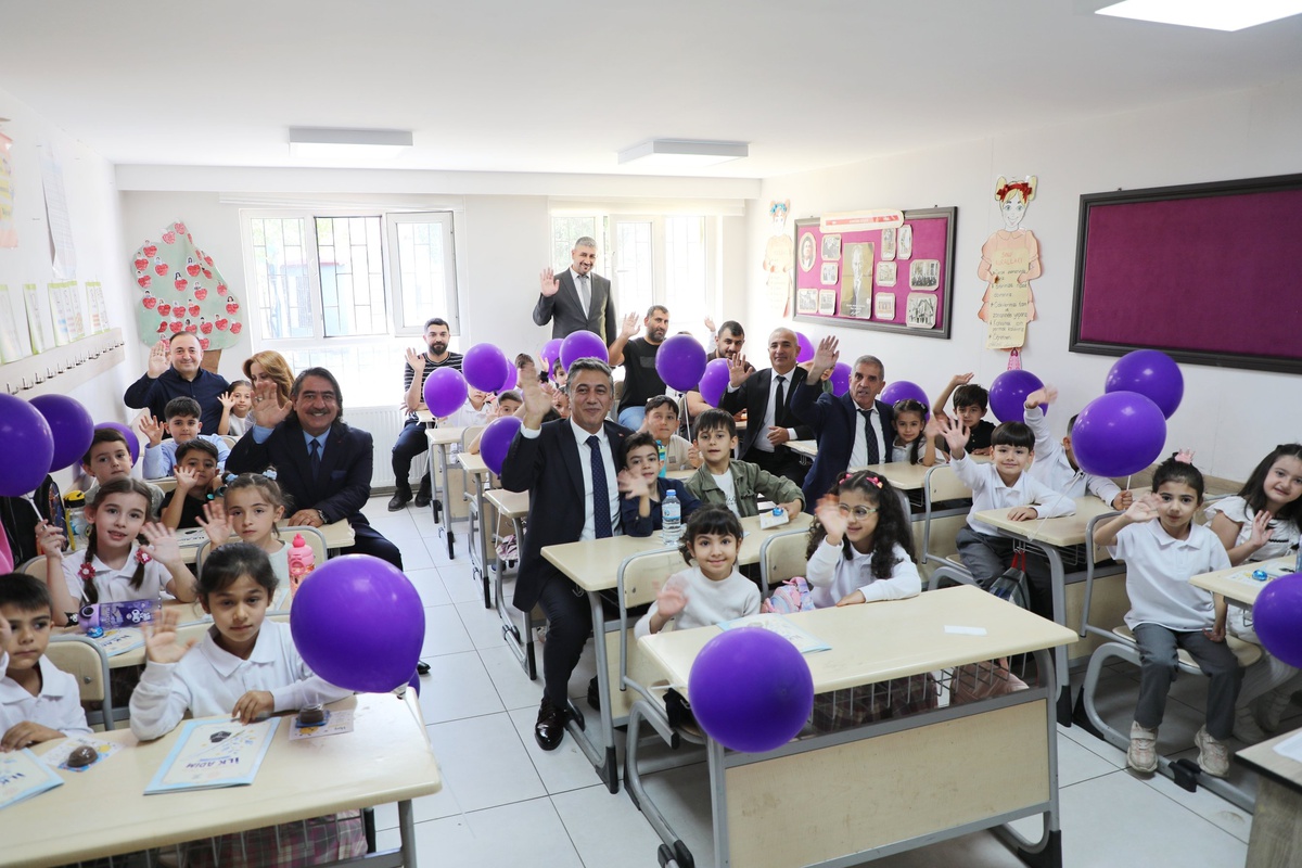Ağrı\'da öğrencilerin uyum haftası, İl Milli Eğitim Müdürü\'nün ziyaretiyle başladı