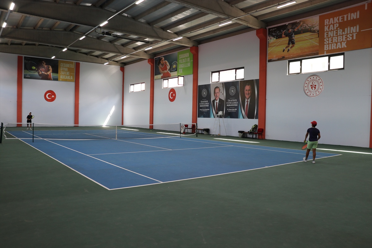 Ağrı\'da 120 sporcunun mücadelesiyle büyükler tenis turnuvası başladı