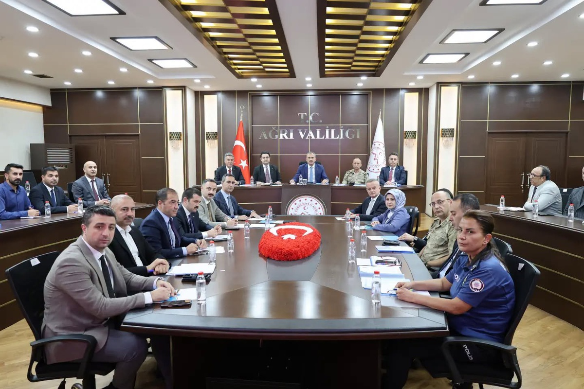 Ağrı\'da okul güvenliği toplantısı yapıldı, 54 okuldan 45\'inin duvarı tamam