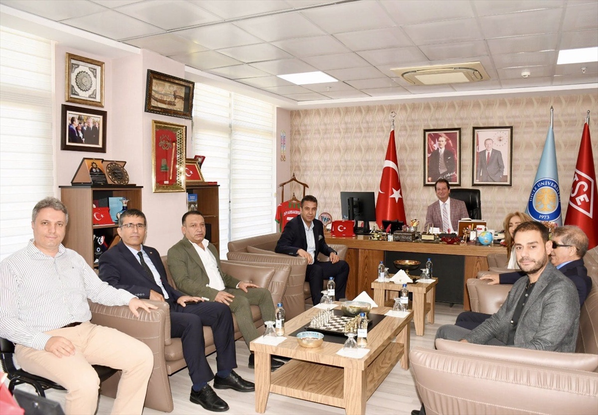 AK Parti Diyarbakır İl Başkanı Sümer, DÜ Rektörü Eronat\'ı ziyaret etti