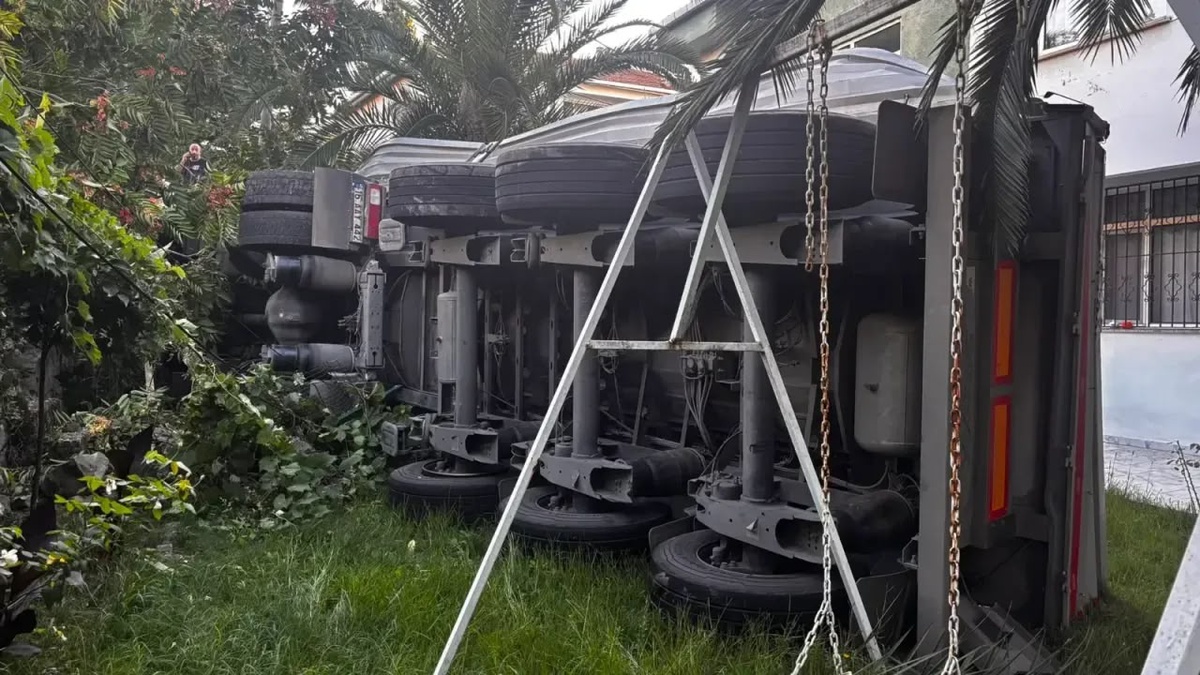 Düzce Akçakoca\'da TIR ile patpat çarpıştı, 4 ölü, 9 yaralı