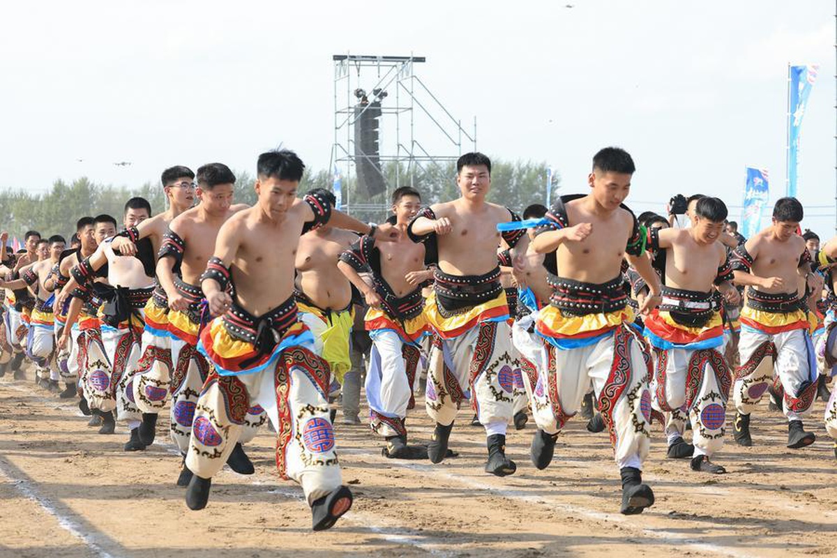 Heilongjiang Dorbod\'da Naadam Festivali kültürle dolu gösterilerle açıldı