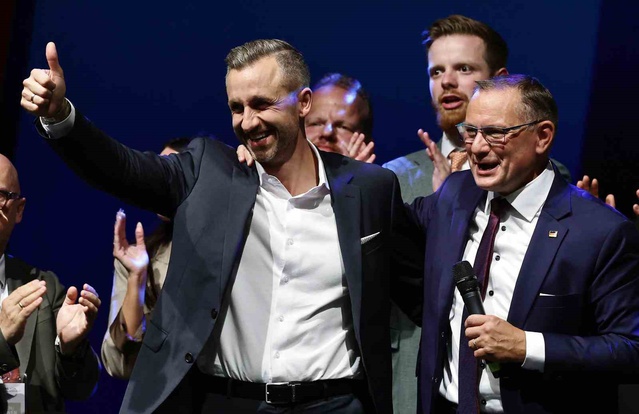 Almanya'nın Saksonya-Anhalt eyaletinde aşırı sağcı AfD yüzde 44,4 oyla birinci çıktı