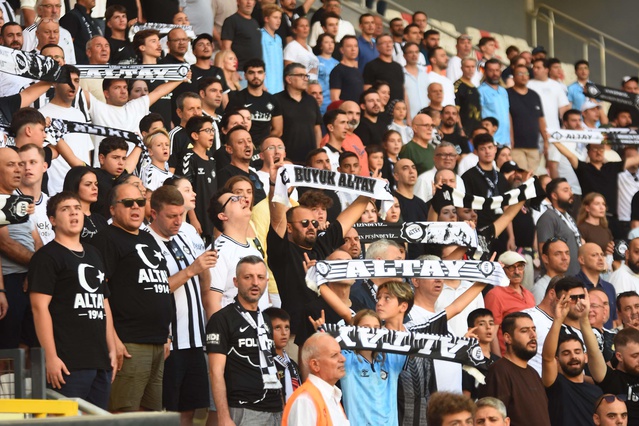 Altay'da gençler ilk sınavında alkış topladı ve 1-1 berabere kaldı