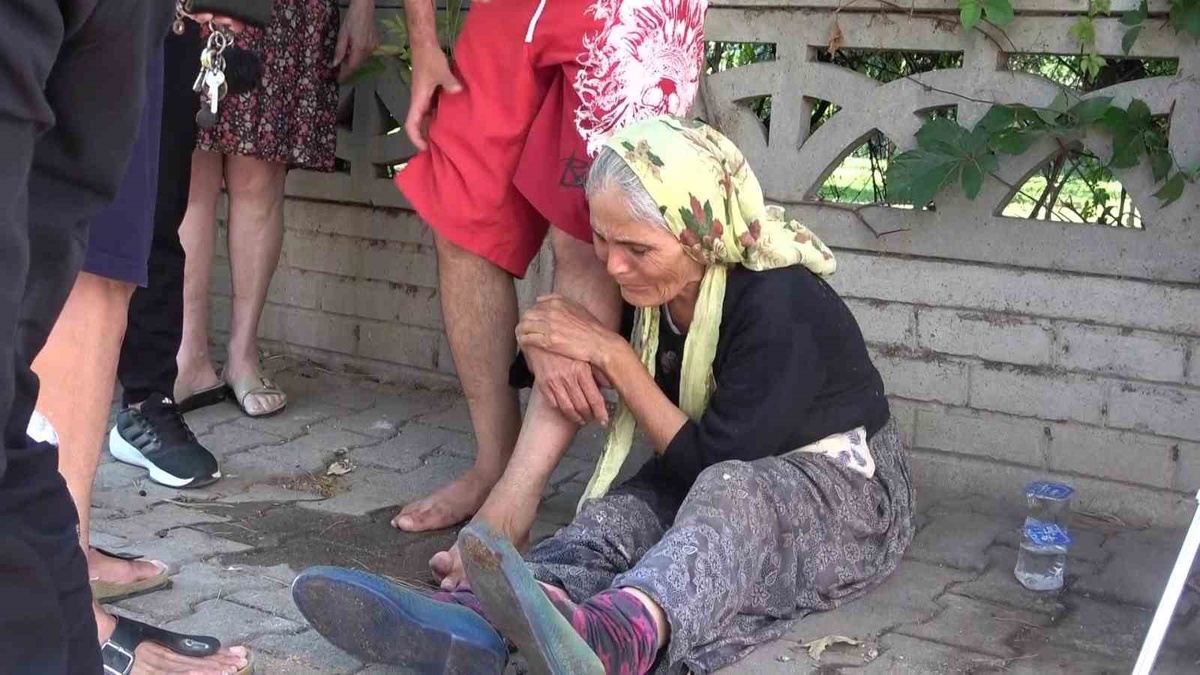 Antalya Muratpaşa\'da yangında anne oğlunun evde olduğunu sandı, buluşmada gözyaşları sel oldu
