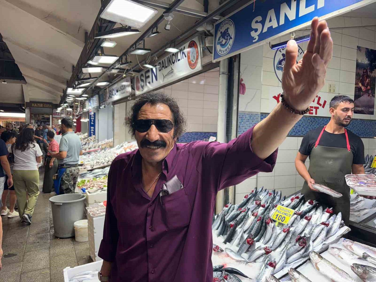 Ankara\'da balık sezonu açıldı, Ulus Hali\'nde esnaf tazelik iddiasında