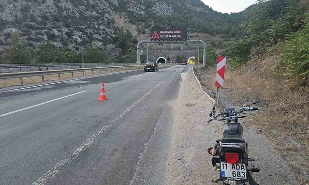 Bilecik'te motosikletin hakimiyetini kaybeden sürücü yaralandı, hastaneye kaldırıldı