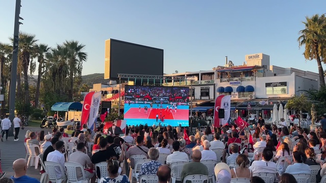 Bodrum'da Filenin Sultanları'nın Avrupa şampiyonluğu dev ekranlarda coşkuyla izlendi