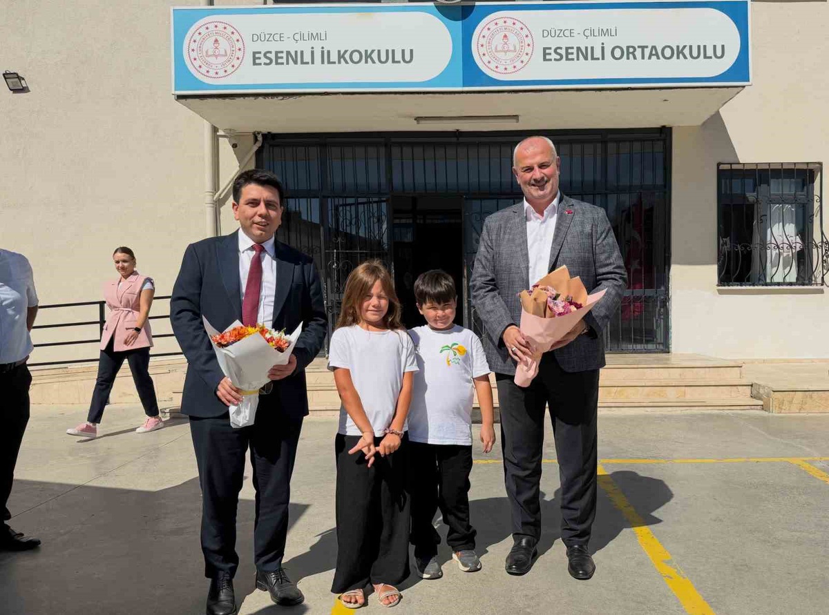 Çilimli\'de kaymakam ve belediye başkanı uyum haftasında köy okullarını ziyaret etti