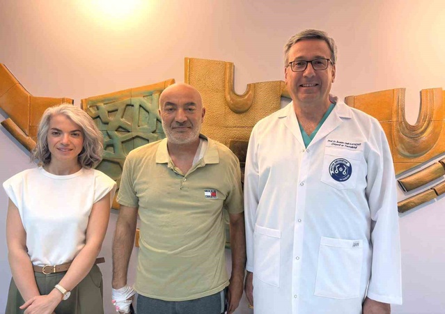 Kötü huylu omuz tümörü Erciyes'te kendi dokusuyla yeniden yapılandırılarak alındı