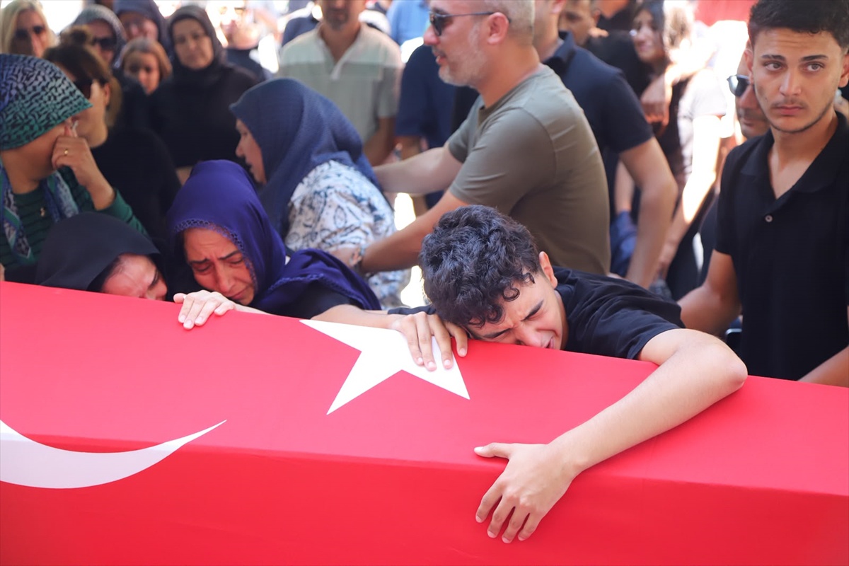 16 yaşındaki oğluyla ilk kez maça gitti, eve dönemedi! Gazi Gerçek Yaşar\'a son veda