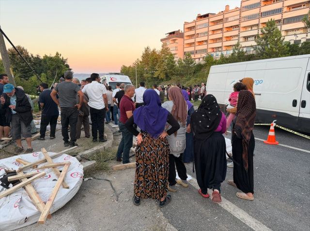 Düzce'de tır ile fındık işçilerini taşıyan araç çarpıştı: Çok sayıda ölü ve yaralı var