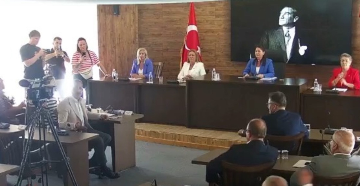 Edirne Belediye Meclisi toplantısı sonrası AK Partili ve Yeni Partili üyeler arasında arbede