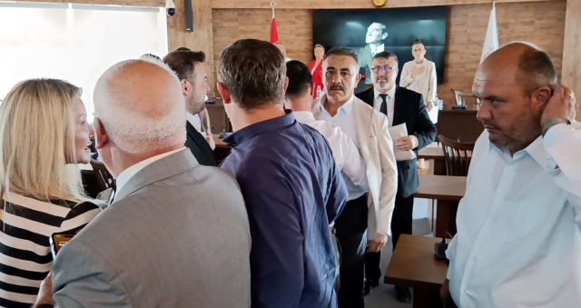 Edirne Belediye Meclisi’nde tansiyon yükseldi: Üyeler arasında arbede çıktı