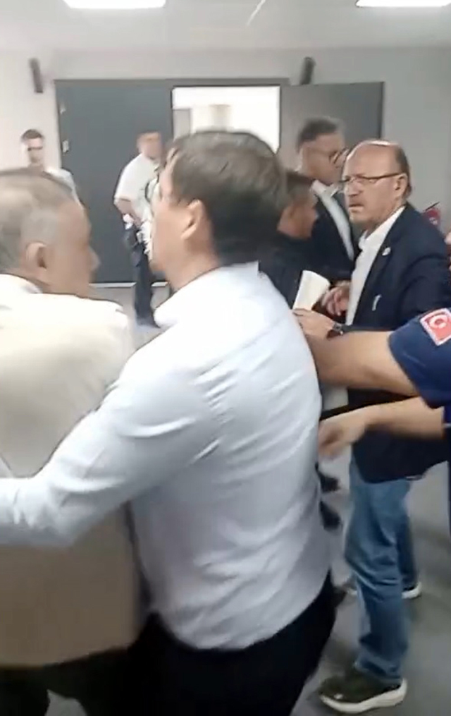 Edirne Belediye Meclisi’nde tansiyon yükseldi: Üyeler arasında arbede çıktı