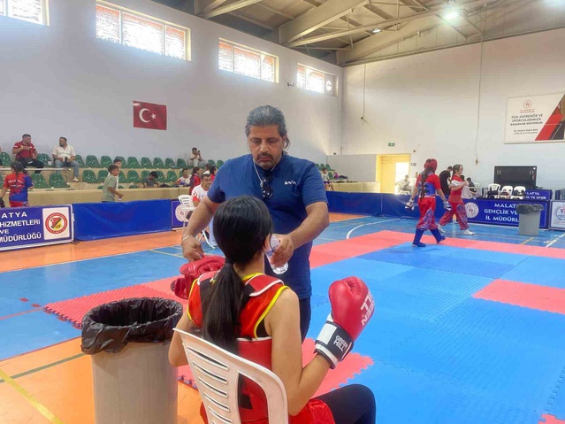 Malatya'daki Wushu Kung Fu Şampiyonası'nda Elazığlı 4 sporcu birinci oldu