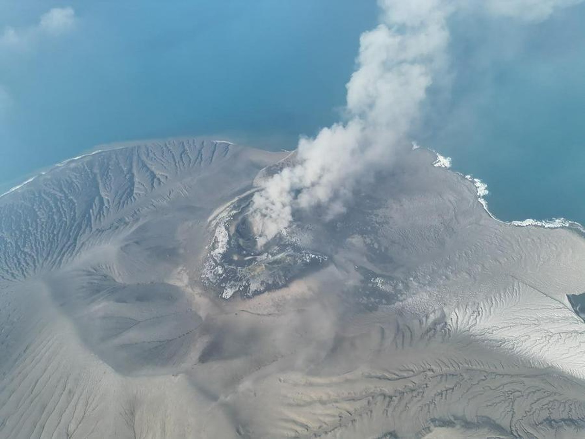Endonezya\'da Anak Krakatau\'nun külleri başkente doğru ilerliyor