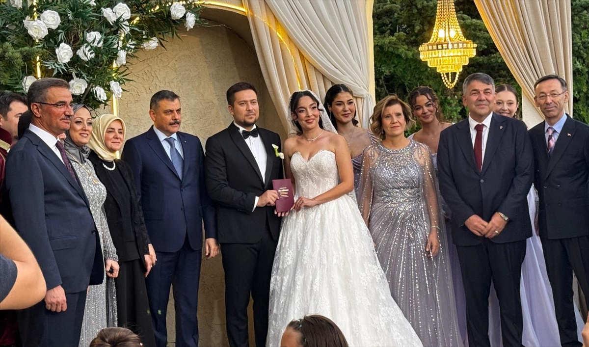 Erzurum Emniyet Müdürü\'nün kızı İrem, Ankara\'da düzenlenen düğünle evlendi