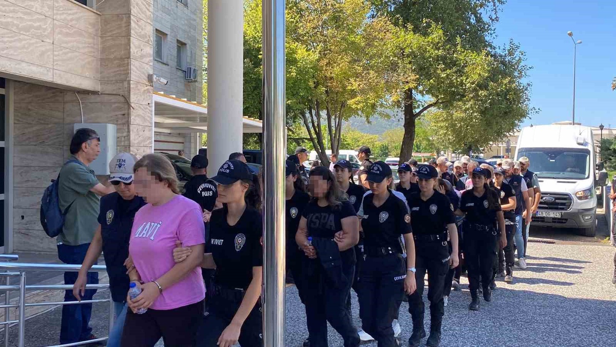 FETÖ'cü Karatepe bağlantılı 10 şüpheli adli kontrolle serbest kaldı