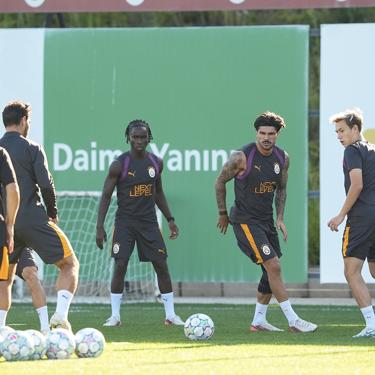 Galatasaray, Sporting maçı hazırlıklarını Okan Buruk yönetiminde sürdürdü