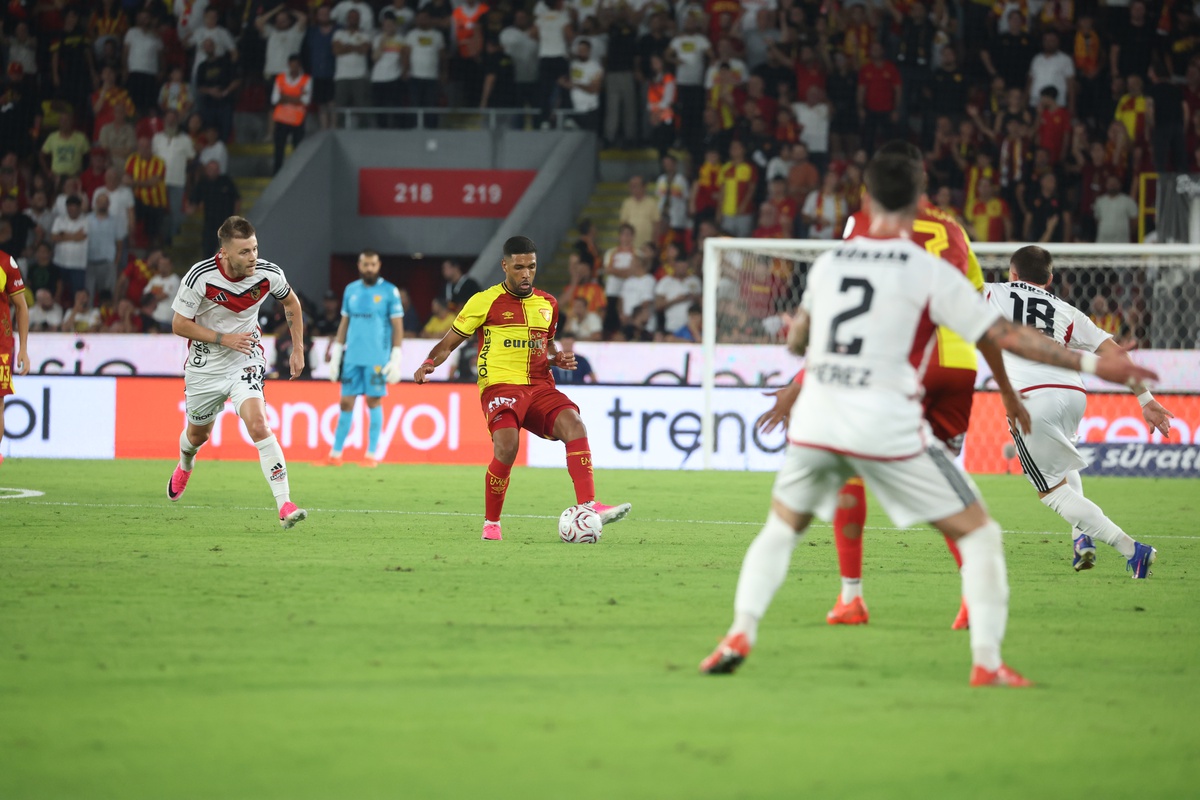 Süper Lig'de Göztepe'ye 4-2 yenilgi, Gaziantep FK İzmir'de güldü