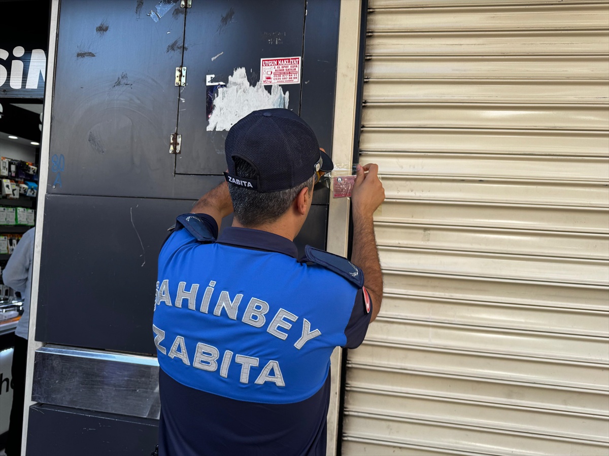 Gaziantep Şahinbey\'de bozulmuş döner satan işletme 15 gün kapatıldı