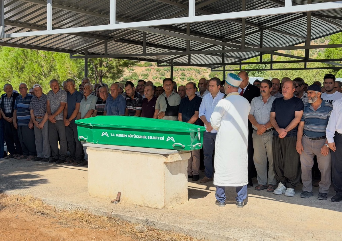 Girne açıklarında alabora olan gemide ölen Şerif Özdemir, Silifke\'de toprağa verildi