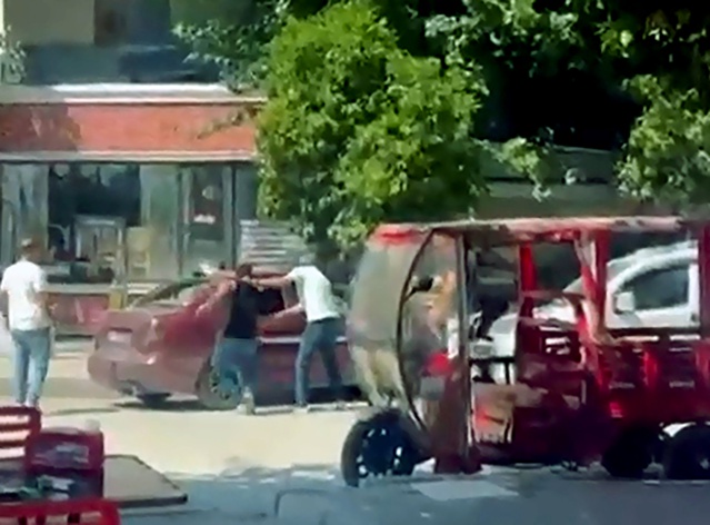 Husumetlilerini darbedip otomobiline sopayla zarar veren 4 şüpheli tutuklandı