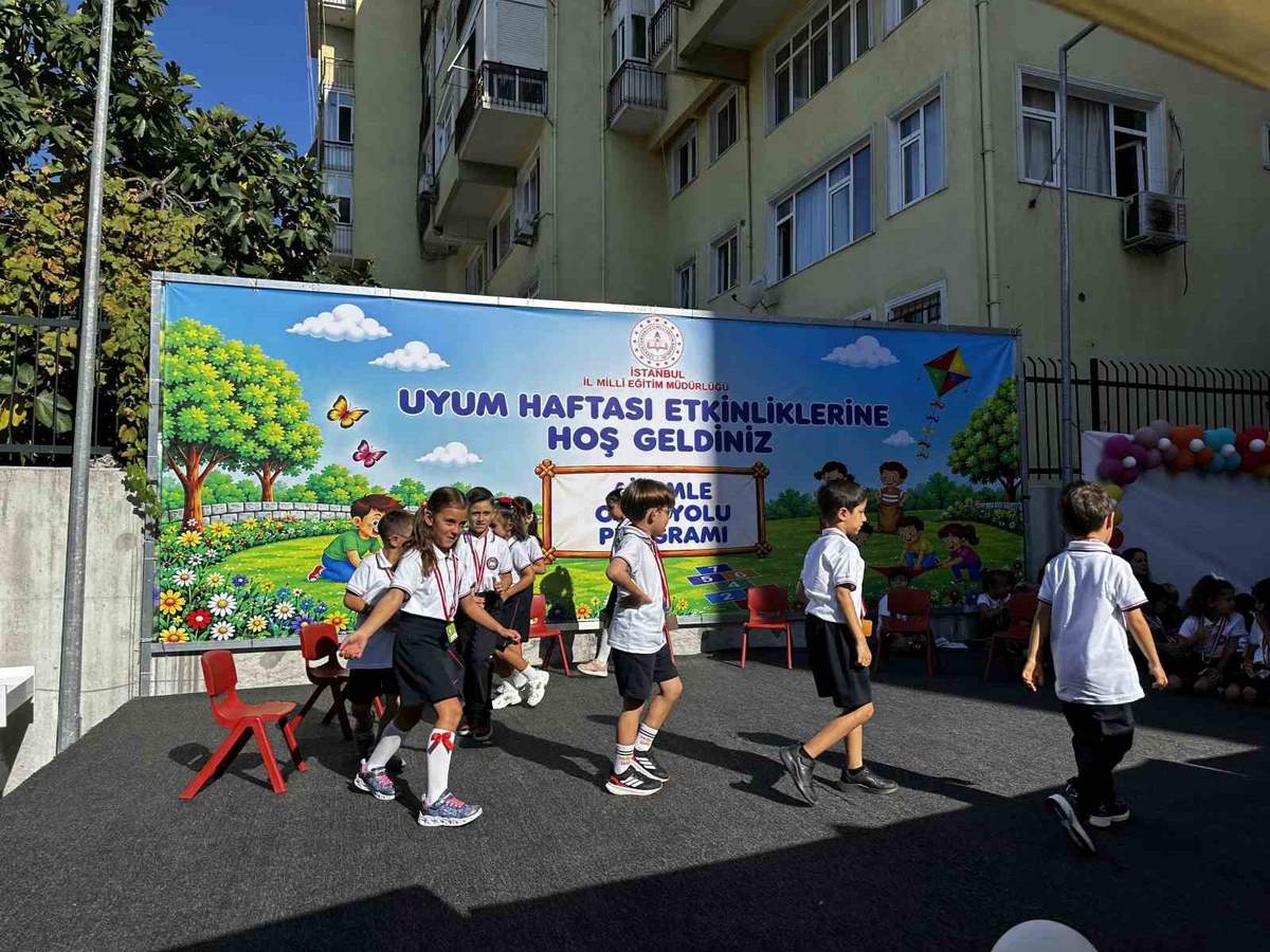 Bakan Yardımcısı Yelkenci, İstanbul\'da öğrencilerle \'Kutu kutu pense\' oynadı