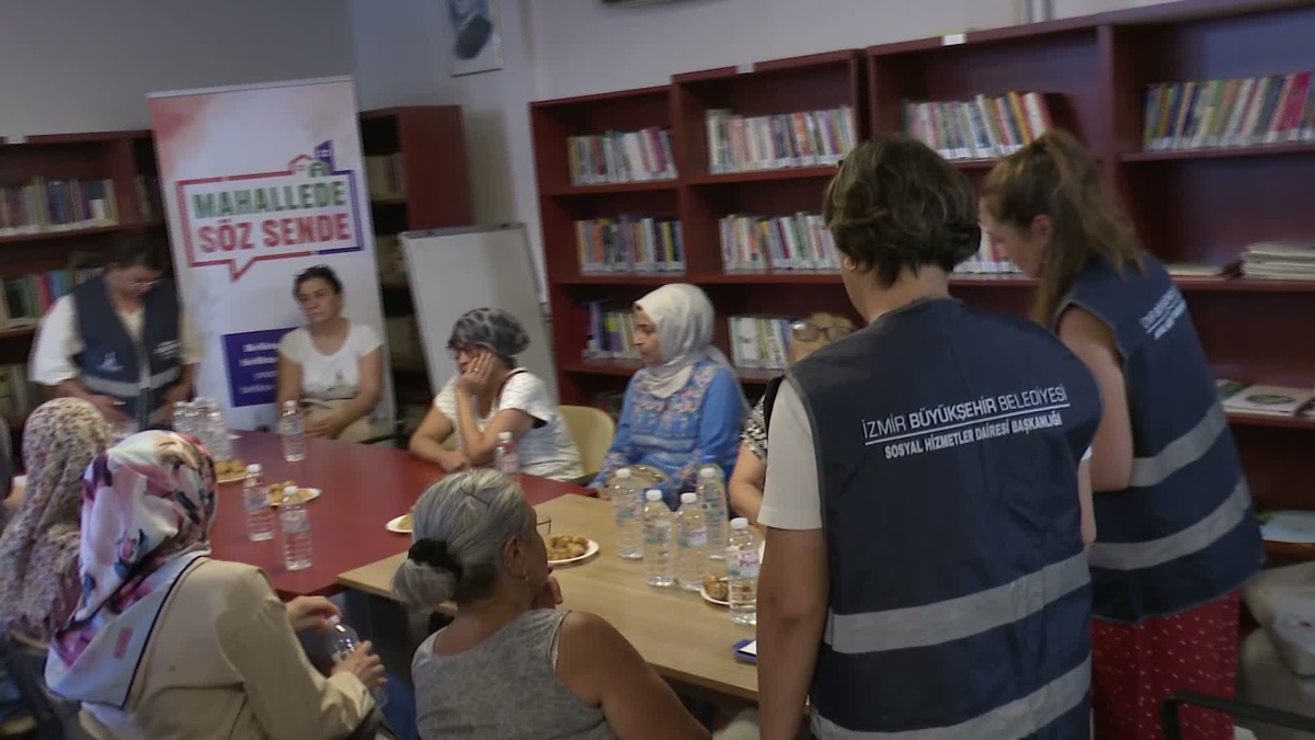 İzmir Büyükşehir Belediyesi\'nin \'Mahallede Söz Sende\' buluşması Buca Ufuk Mahallesi\'nde yapıldı