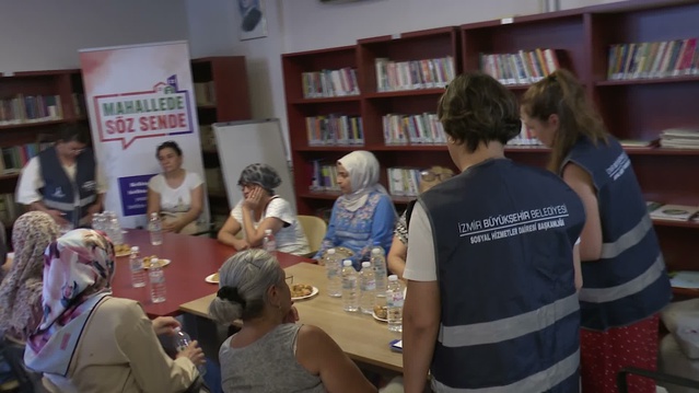 İzmir Büyükşehir Belediyesi'nin 'Mahallede Söz Sende' buluşması Buca Ufuk Mahallesi'nde yapıldı