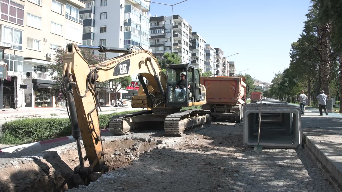 İZSU, Bergama\'da taşkın riskine karşı 10 milyonluk altyapı yatırımıyla yeni hat döşüyor