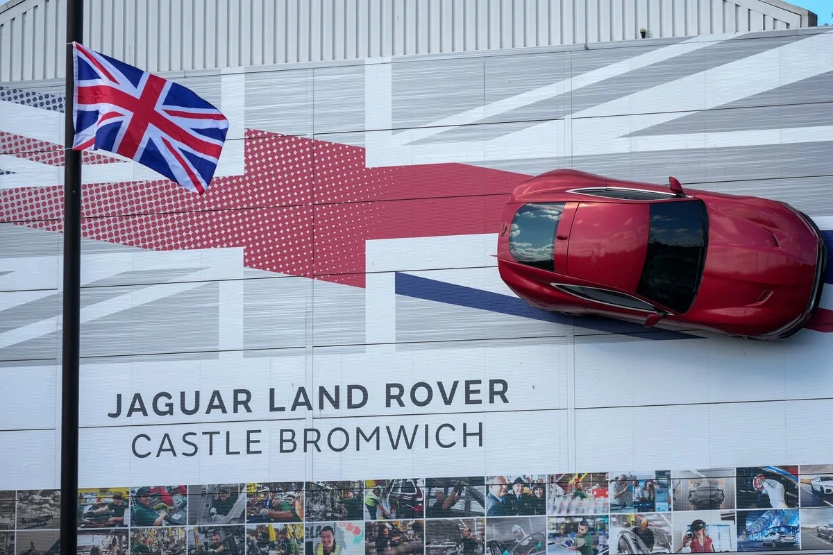 JLR, 1,7 milyar sterlin tasarruf için 4 bin kişilik iş gücünü azaltacak