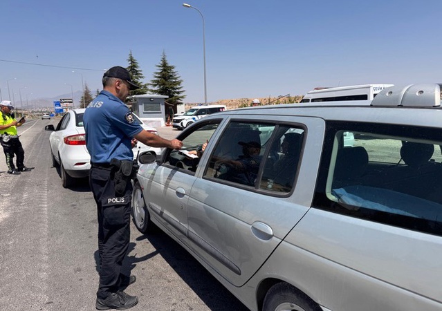 Karaman'da asayiş ve trafik denetimlerinde yakalanan 13 kişi tutuklandı