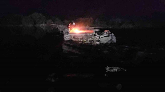 Gaziantep Karkamış'ta Fırat'ta mahsur kalan 4 kişi ekiplerin çalışmasıyla kurtarıldı