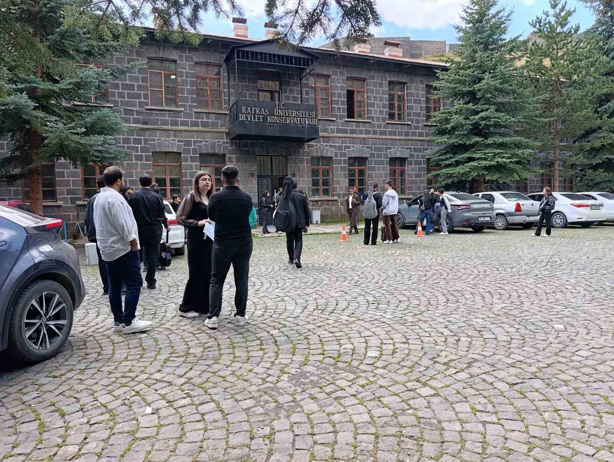 Kafkas Üniversitesi Devlet Konservatuvarında özel yetenek sınavları iki bölüm için başladı