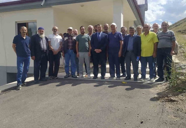 Demirözü Kaymakamı Ahat, esnaf ve köylülerle buluşarak talep ve ihtiyaçları dinledi