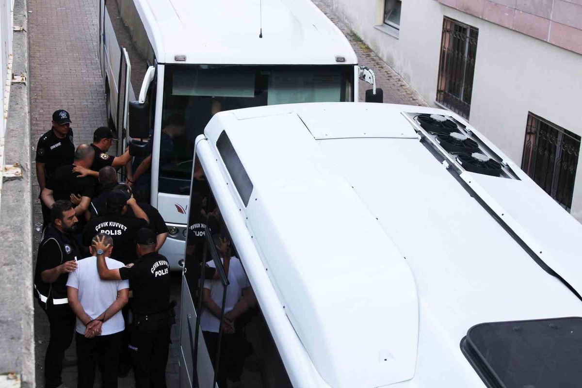 Kayseri\'de Şirinler suç örgütü operasyonunda 32 şüpheli adliyeye sevk edildi