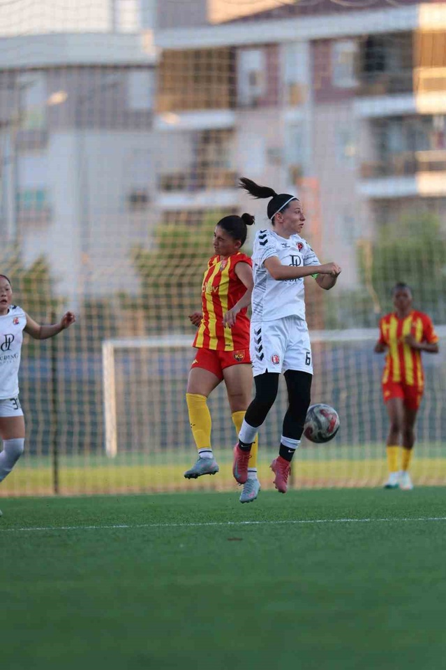 Kayseri Kadın FK, deplasmanda 1207 Antalyaspor ile 1-1 berabere kalarak puanla döndü