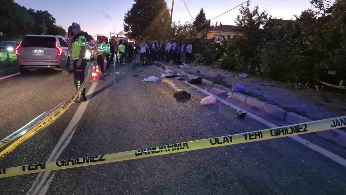 Düzce Akçakoca'da tır-patpat kazasında ölen 4 kişinin kimliği belli oldu
