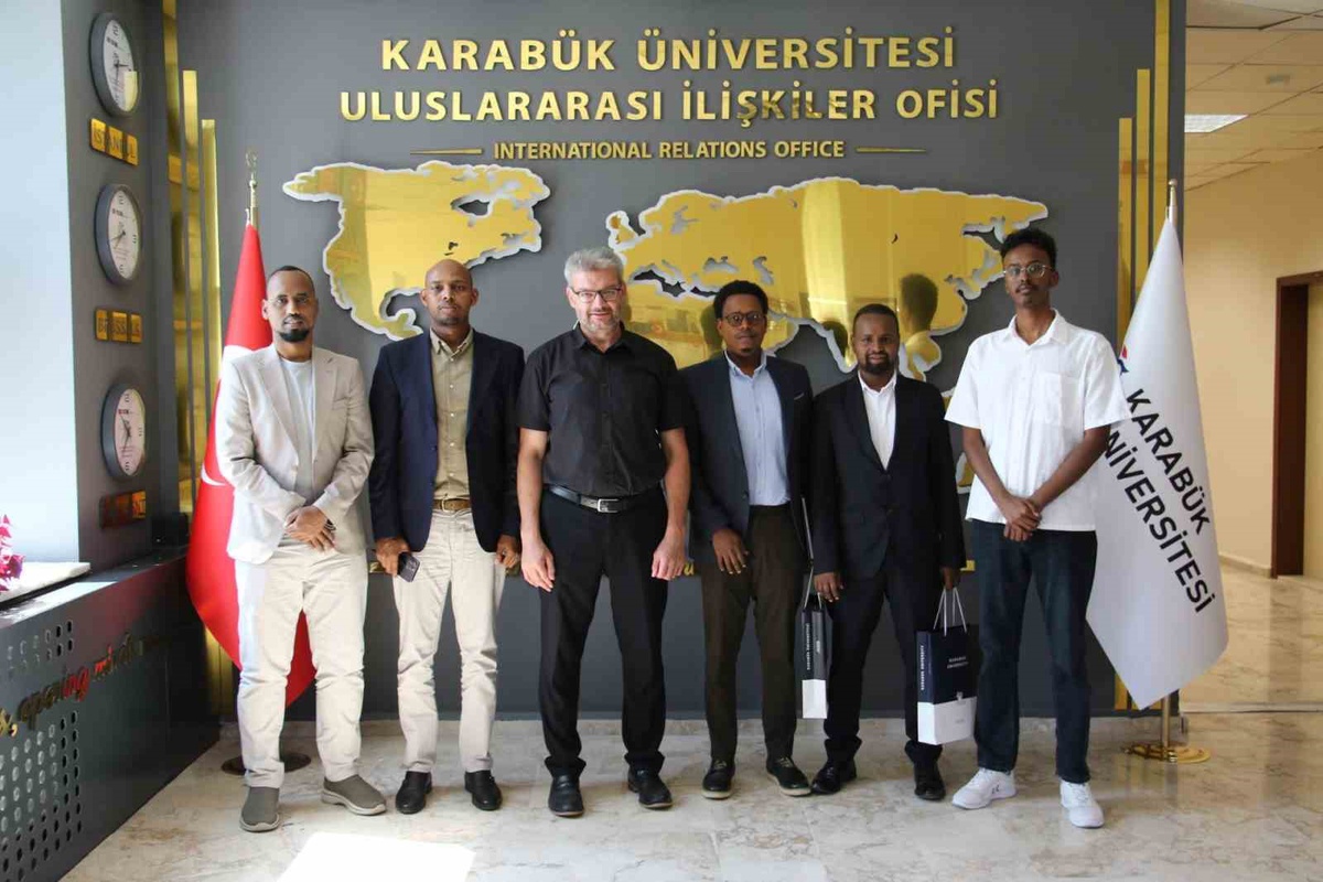 Somali\'den gelen BIU heyeti Karabük Üniversitesi\'nde akademik iş birliği görüşmeleri yaptı