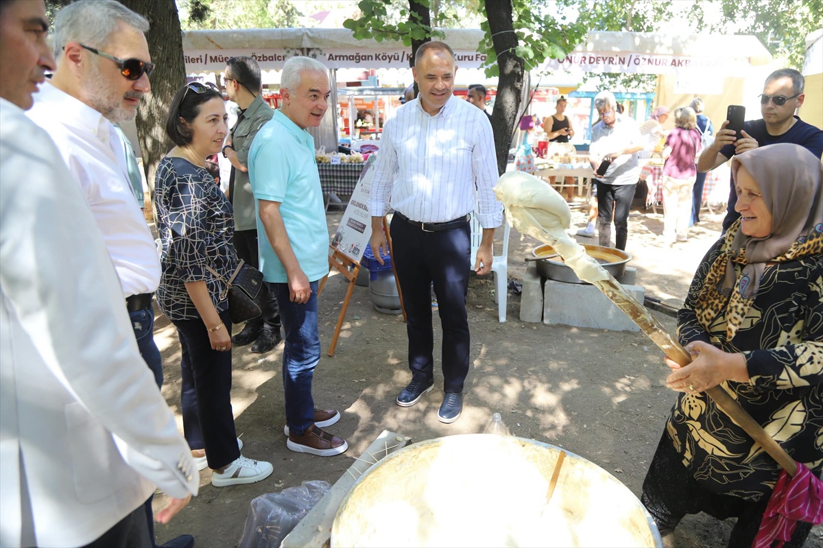 Kırklareli\'de 17. şenlikte odun ateşinde yöresel tatlar ikram edildi