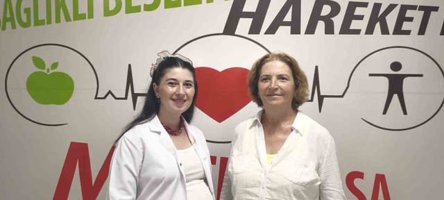 Giymek istediği kırmızı eteğe sığamayan 61 yaşındaki kadın 25 kilo verdi