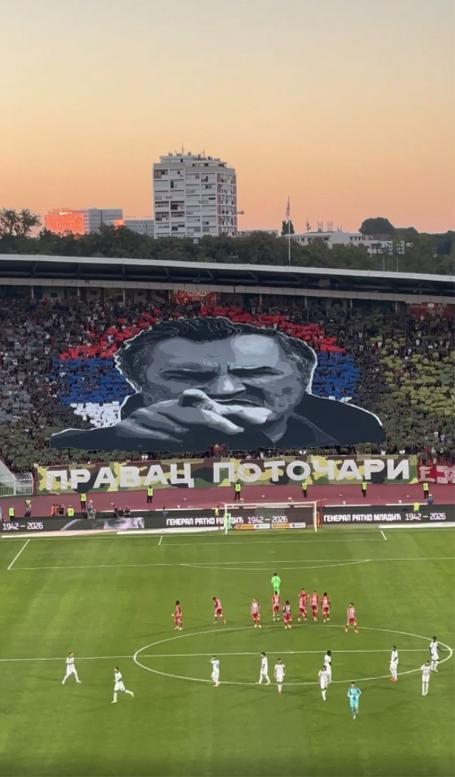 Kızılyıldız-Partizan derbisinde skandal görüntüler! Ratko Mladiç için saygı duruşu